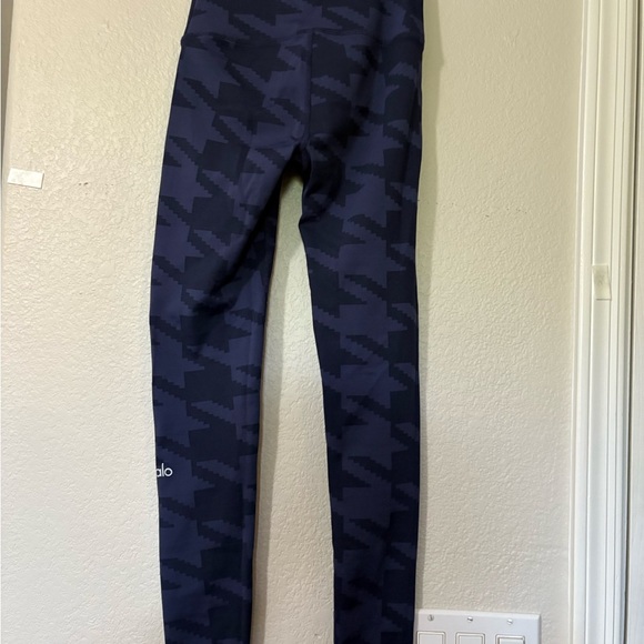 Alo Yogo Airbrush Blue Houndstooth Pattern Full Length Leggings. Size Small - Picture 3 of 11